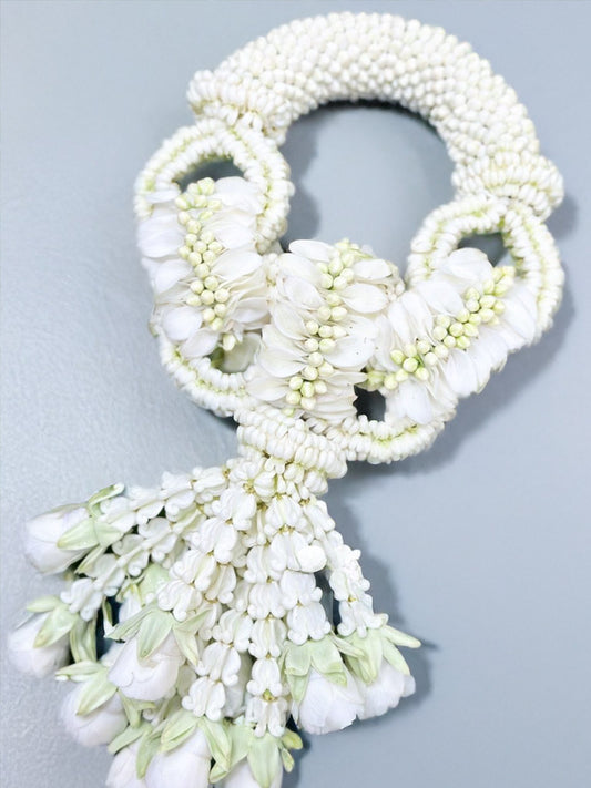Gracious Blessing - Fresh Flower Garland (พวงมาลัยดอกไม้สด) - BestBloomBuddy