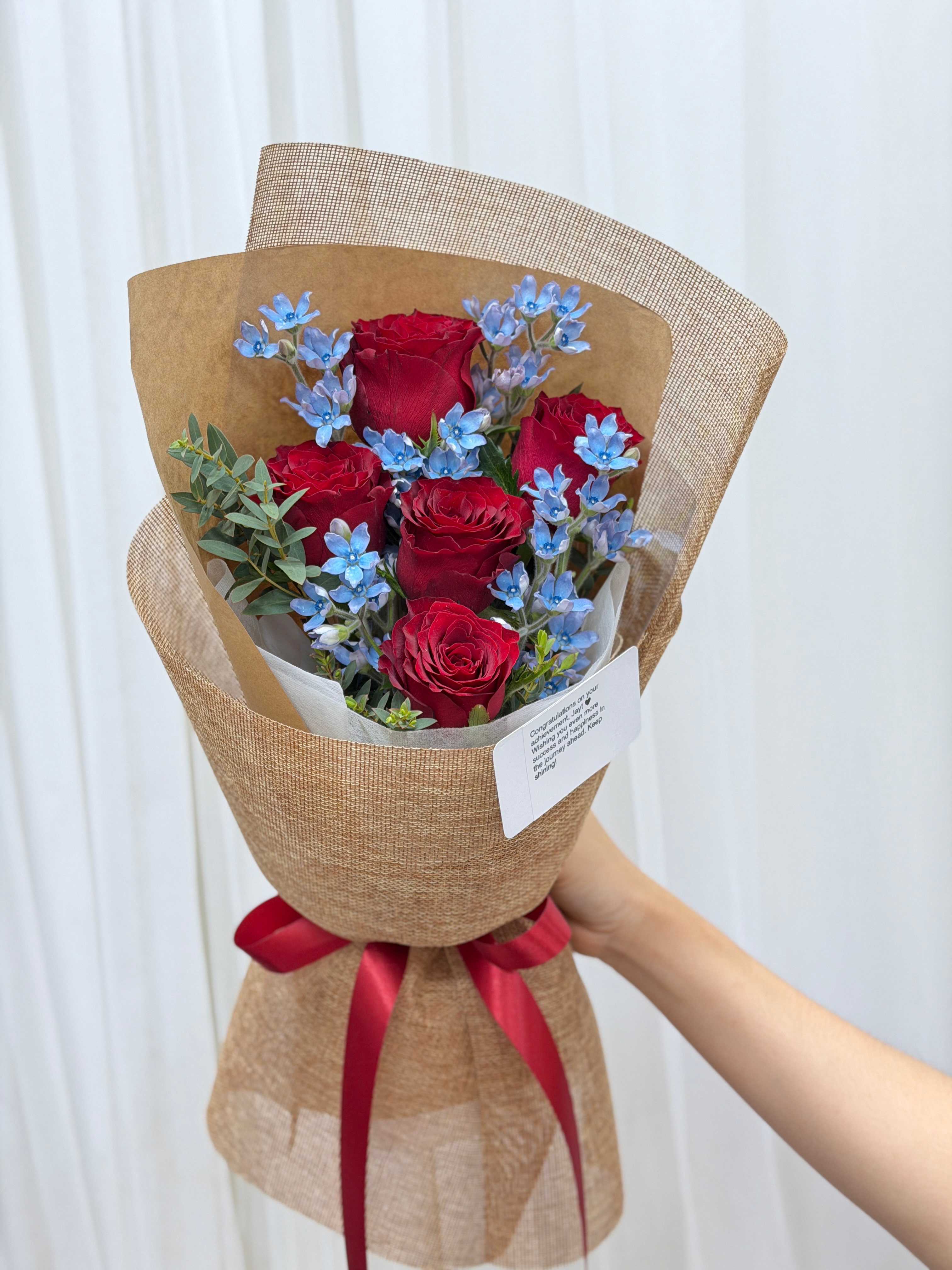 Crimson Sky – 5 Red Roses with Oxypetalum Flower Bouquet - BestBloomBuddy