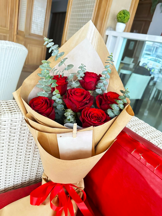 Red Velvet Love – 6 Red Roses Bouquet