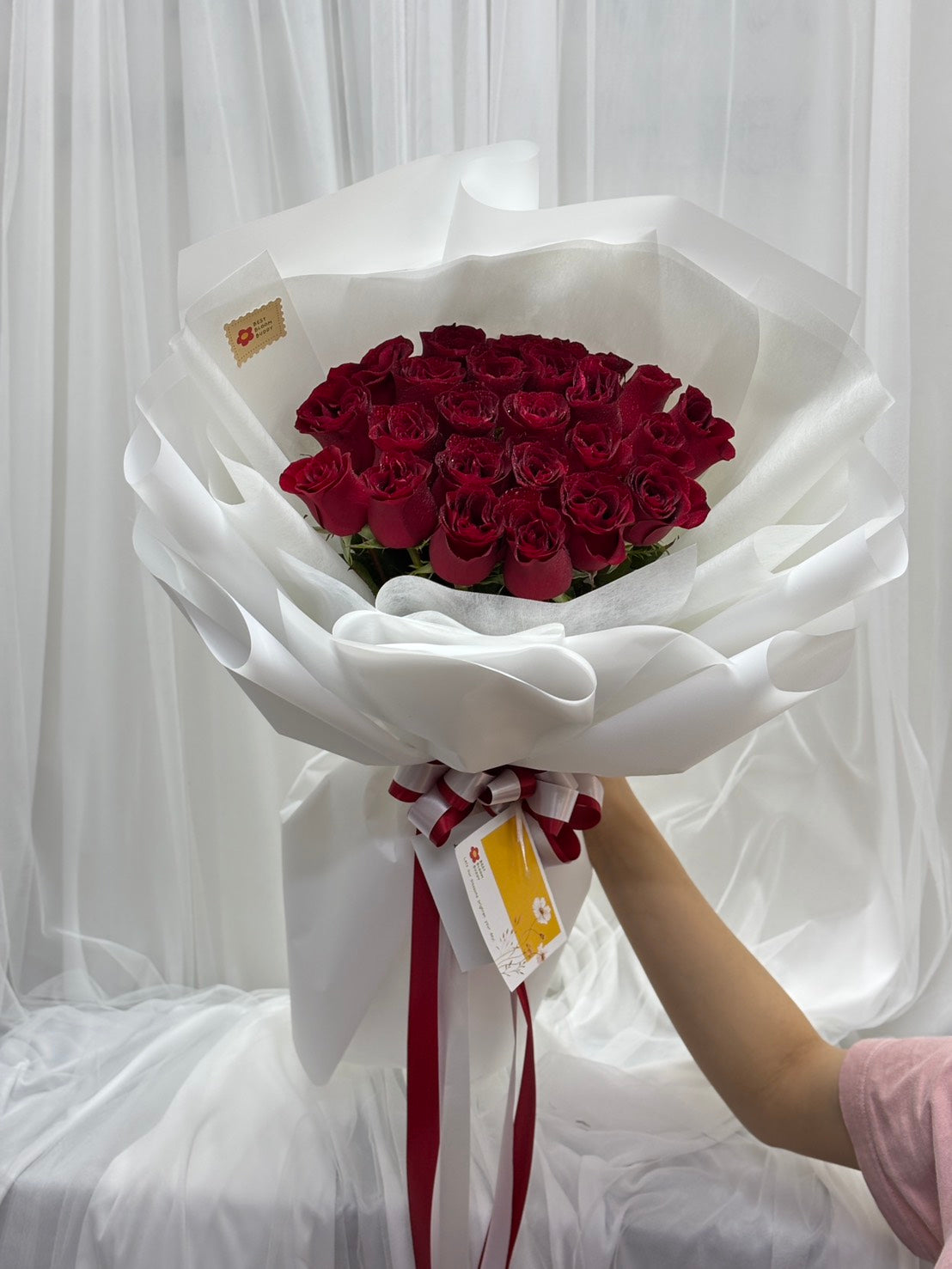 The Roses of Love - 20 Red Roses Bouquet