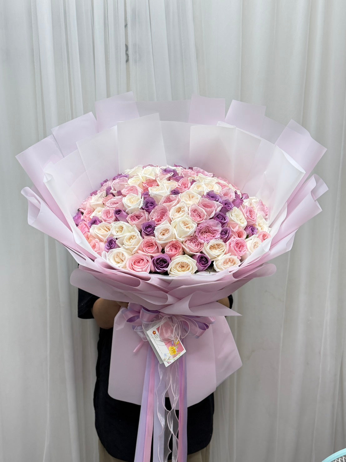 Pastel Darling – 100 Roses Bouquet