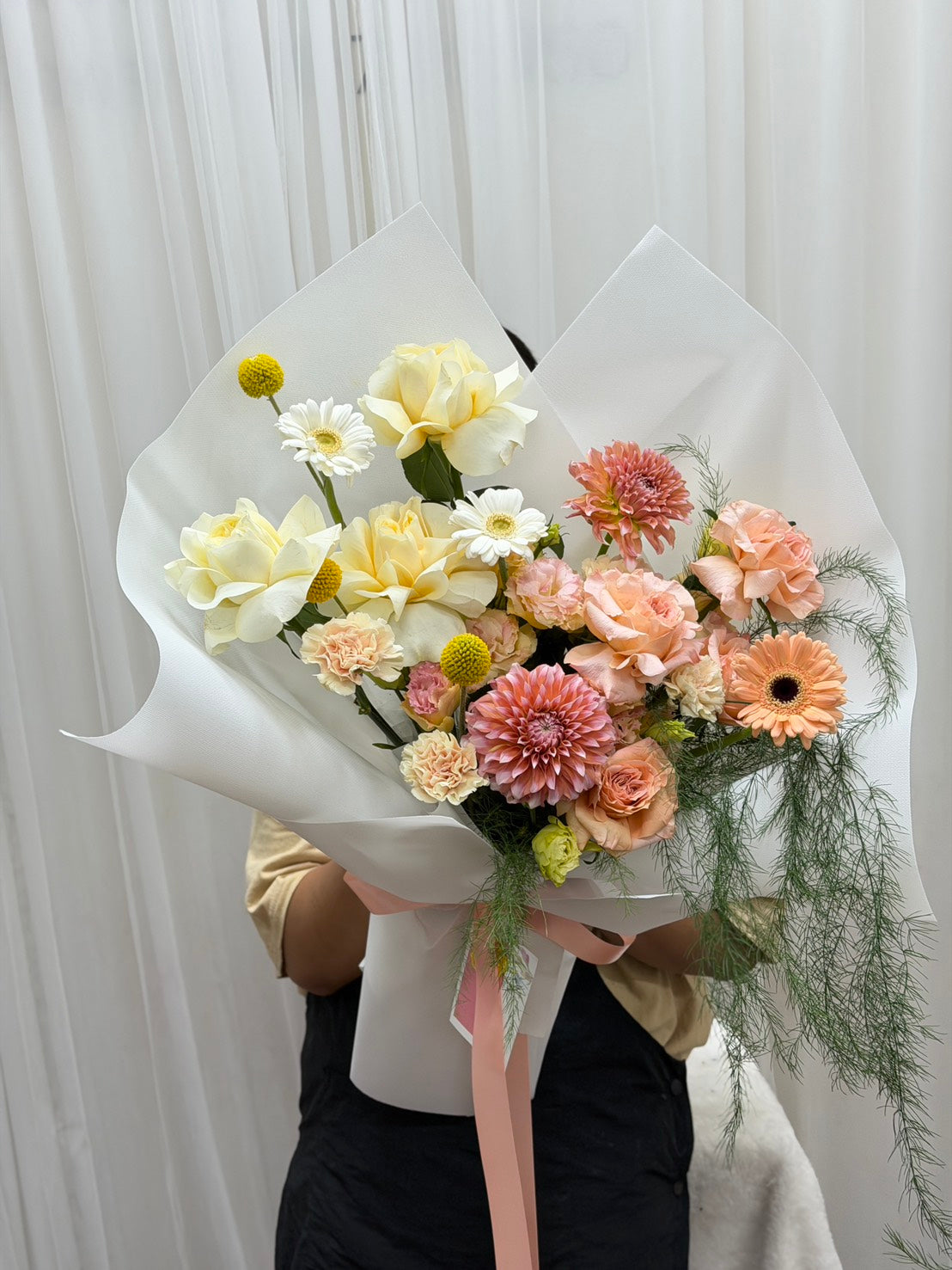 Champagne Kiss - Mixed Flower Bouquet - BestBloomBuddy