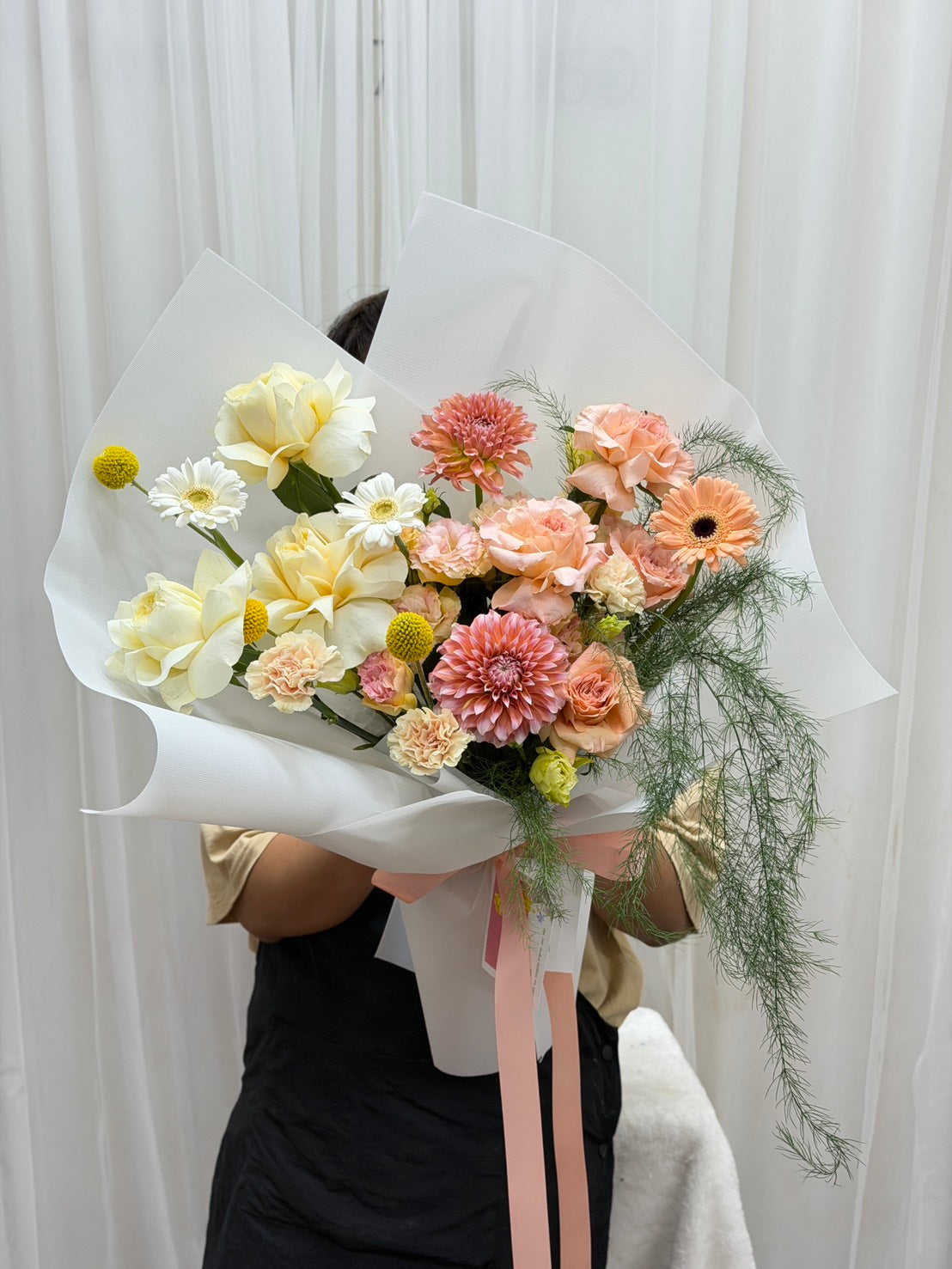 Champagne Kiss - Mixed Flower Bouquet - BestBloomBuddy