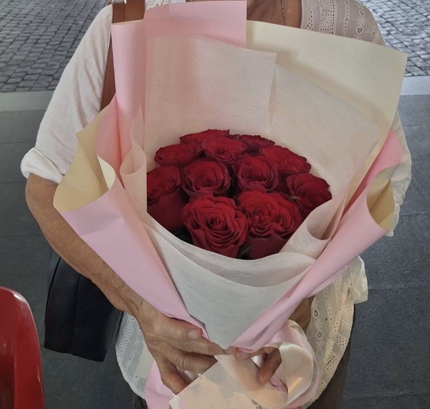 Love Letter – 10 Red Roses Bouquet