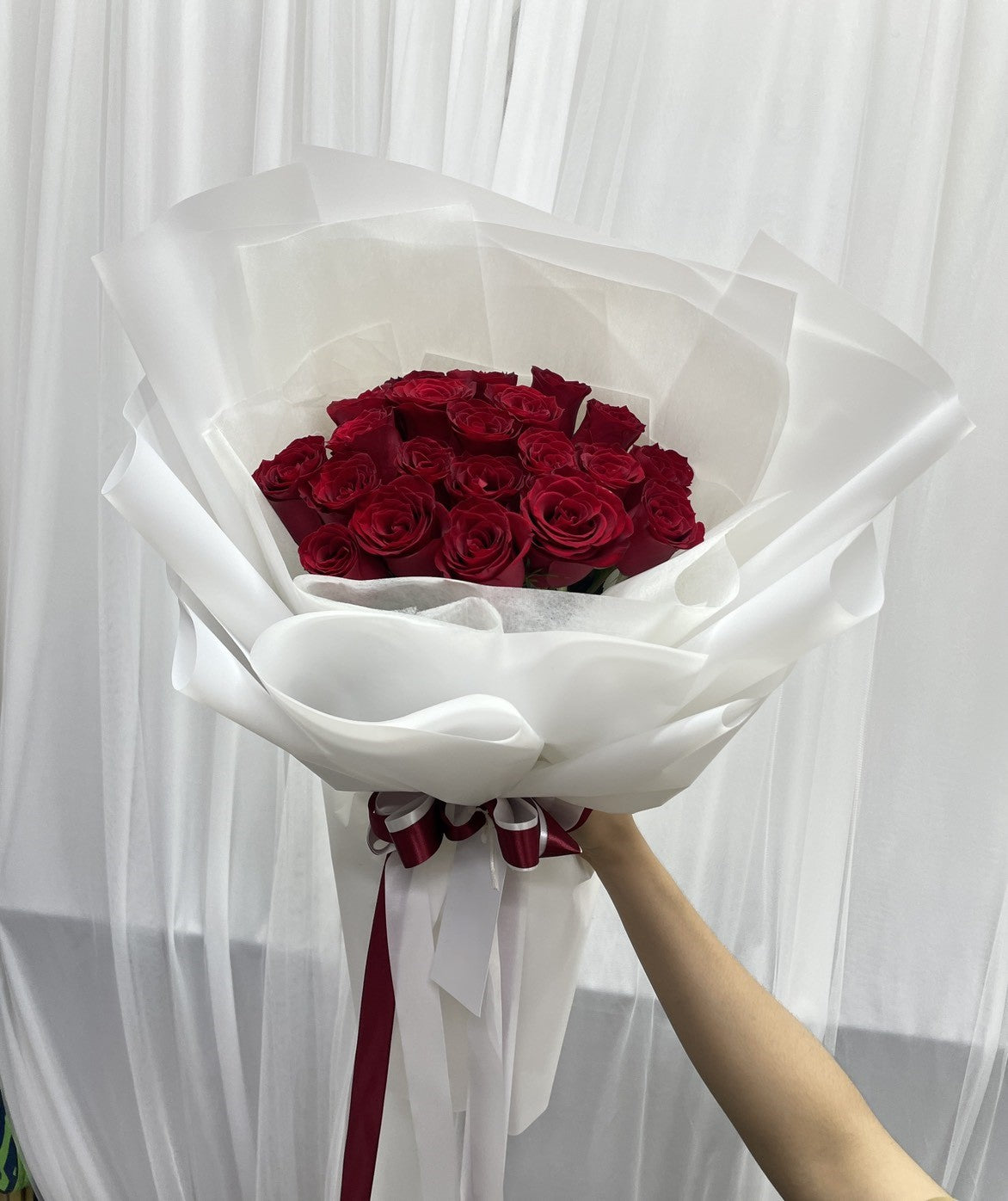 The Roses of Love - 20 Red Roses Bouquet