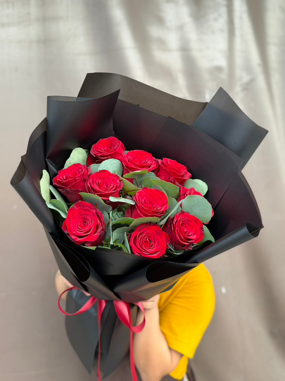 Midnight Rouge – 10 Red Roses Bouquet