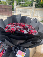 Phantom Kiss – 30 Black Roses Bouquet