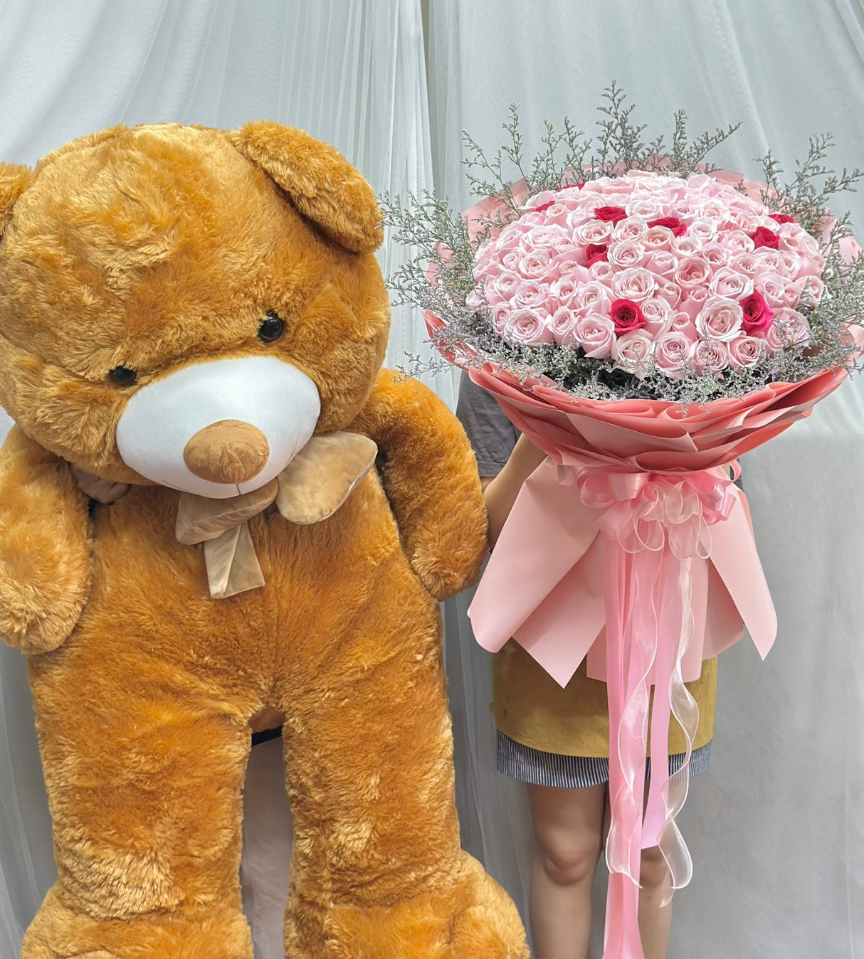 Story of Love - 100 Roses Bouquet - BestBloomBuddy