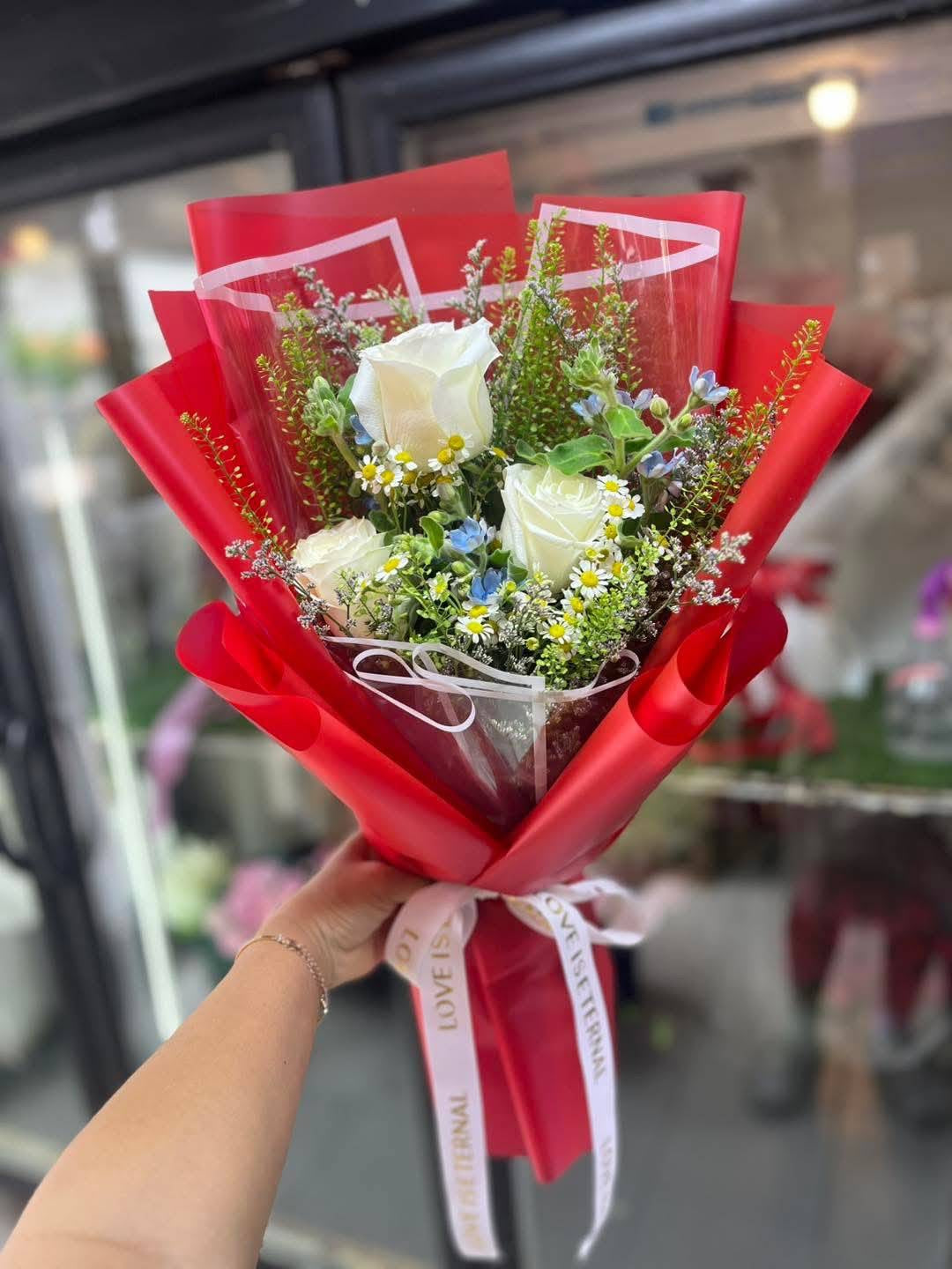 Little Love Story - 3 White Roses Bouquet
