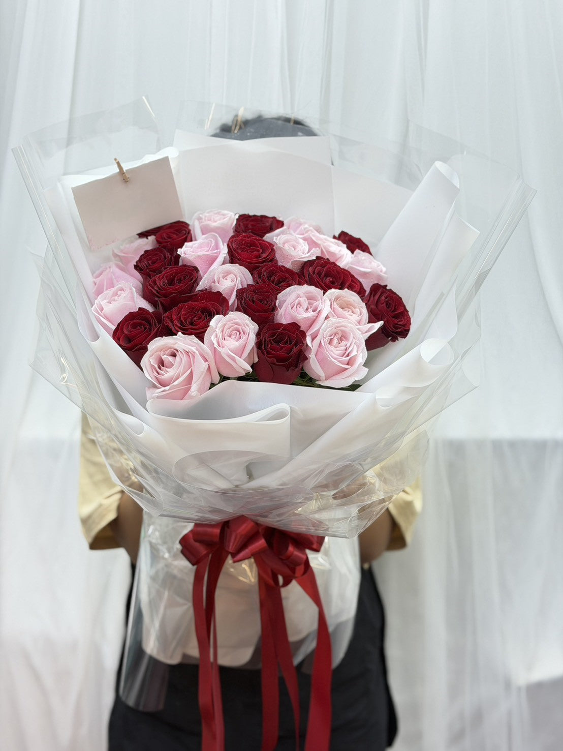 Love in Bloom – 30 Mixed Pink & Red Roses Bouquet - BestBloomBuddy