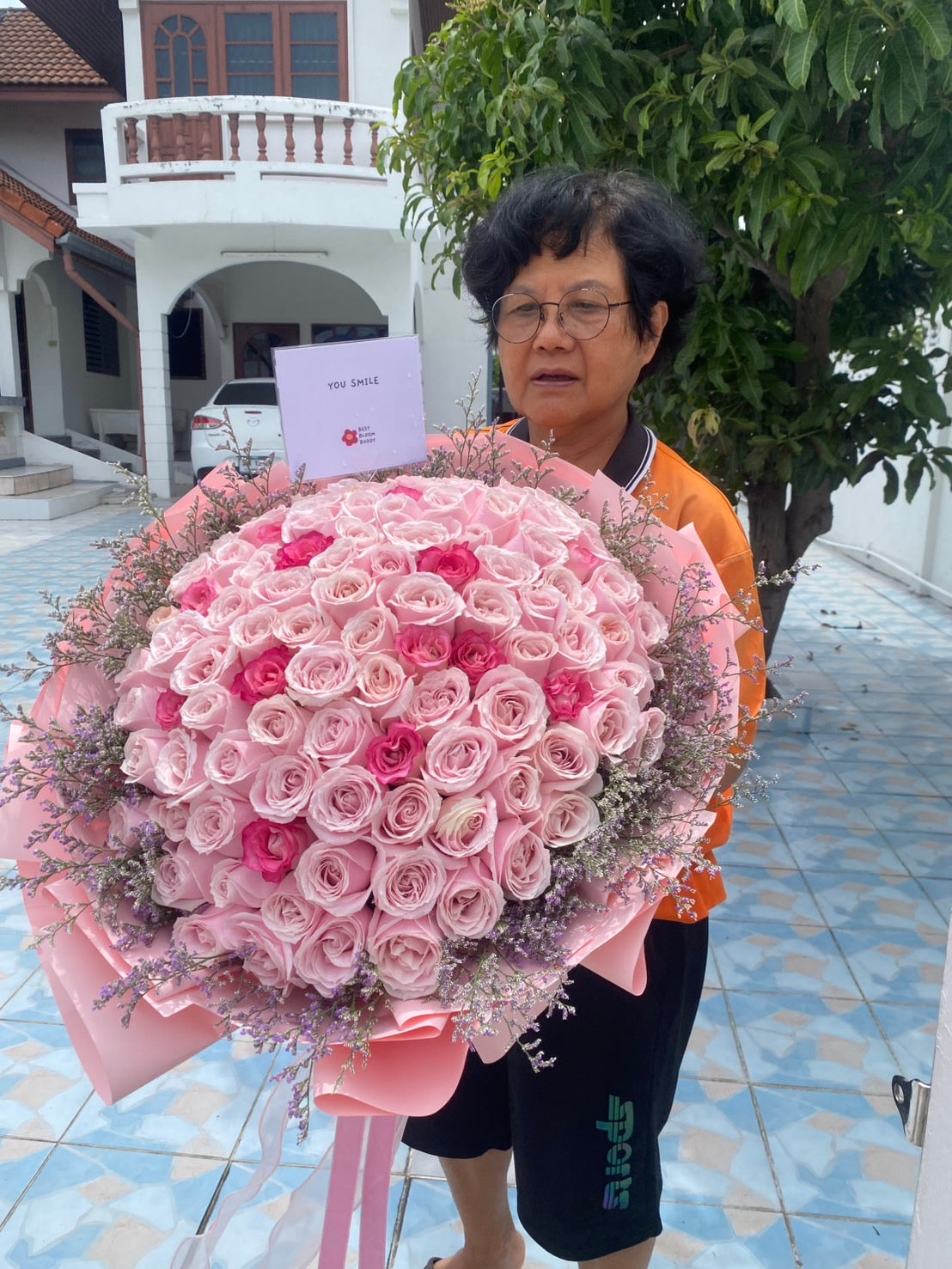 Story of Love - 100 Roses Bouquet - BestBloomBuddy