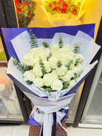Blue & Pure - 30 White Roses Bouquet
