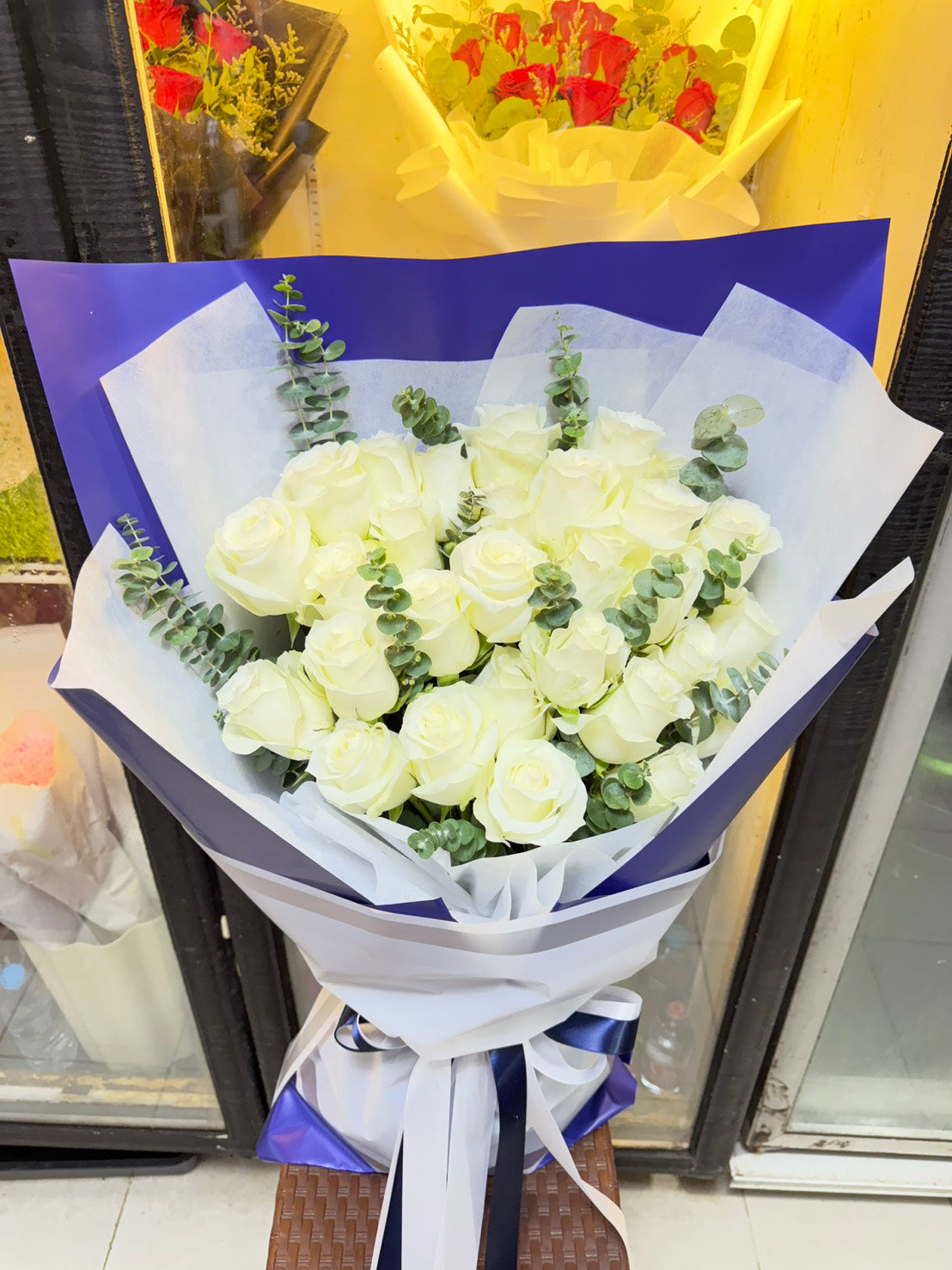 Blue & Pure - 30 White Roses Bouquet