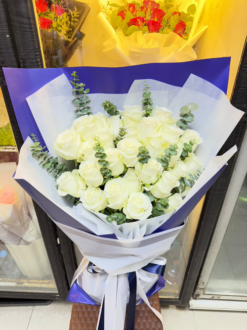 Blue & Pure - 30 White Roses Bouquet