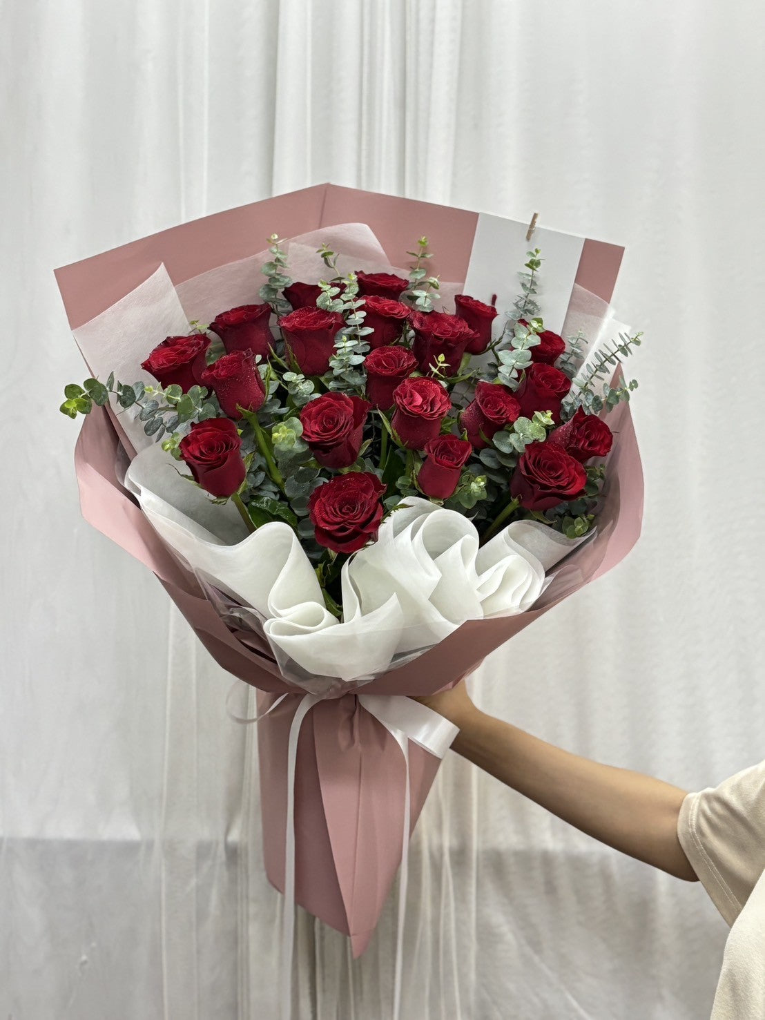 Sweet Cherry – 10 Red Roses Bouquet - BestBloomBuddy