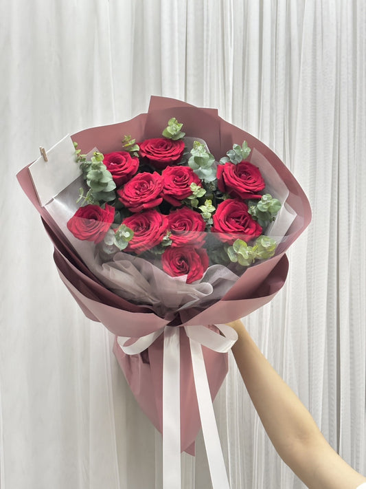 Sweet Cherry – 10 Red Roses Bouquet
