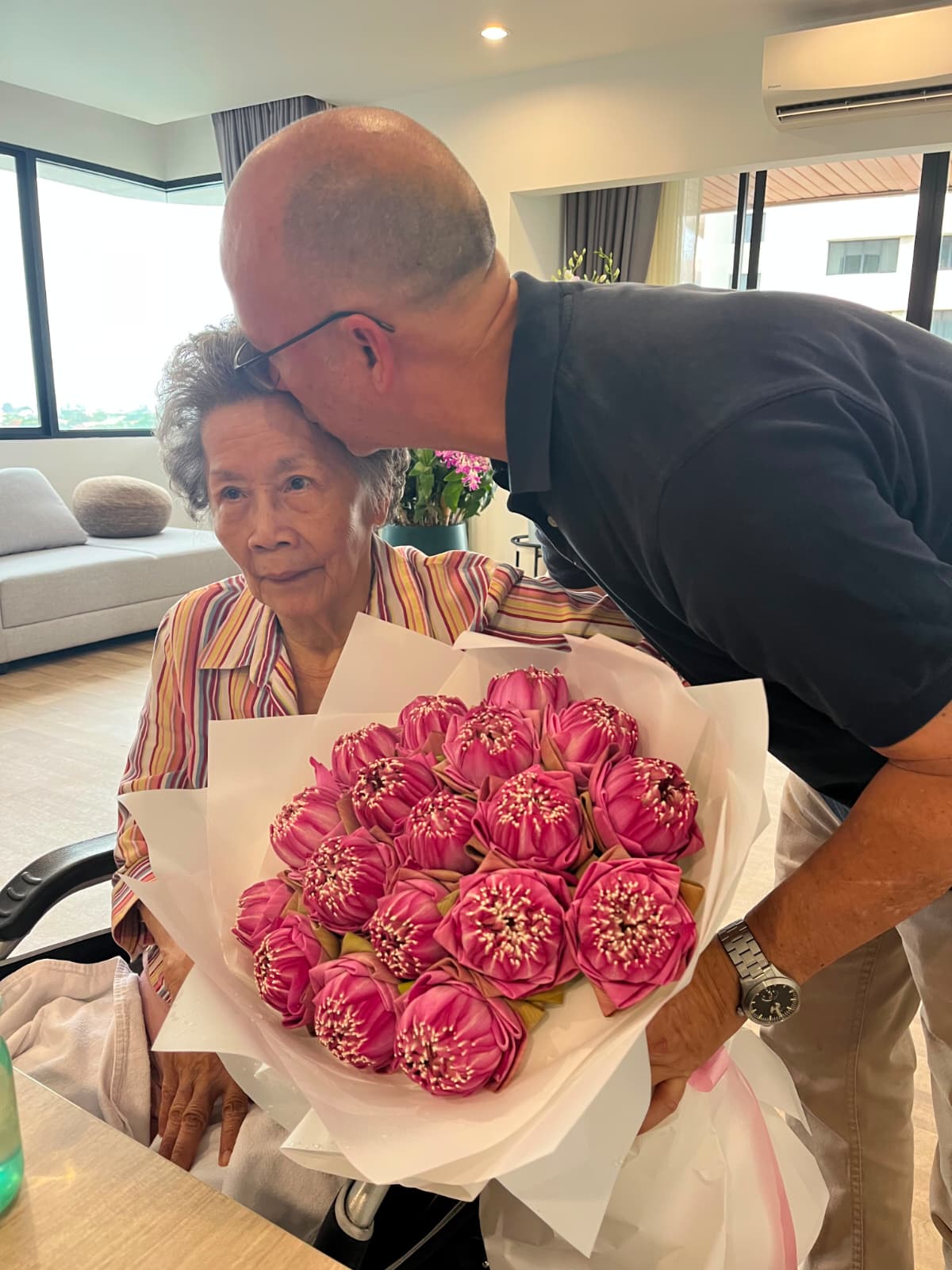 Blushing Grace – 20 Pink Lotus Bouquet