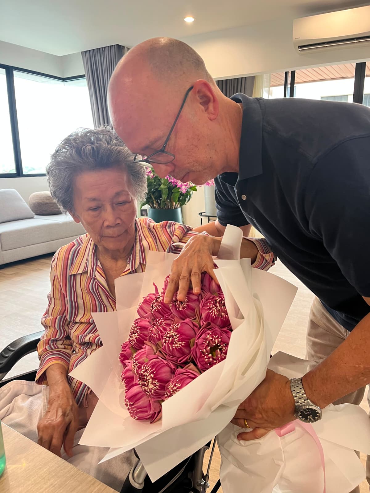 Blushing Grace – 20 Pink Lotus Bouquet
