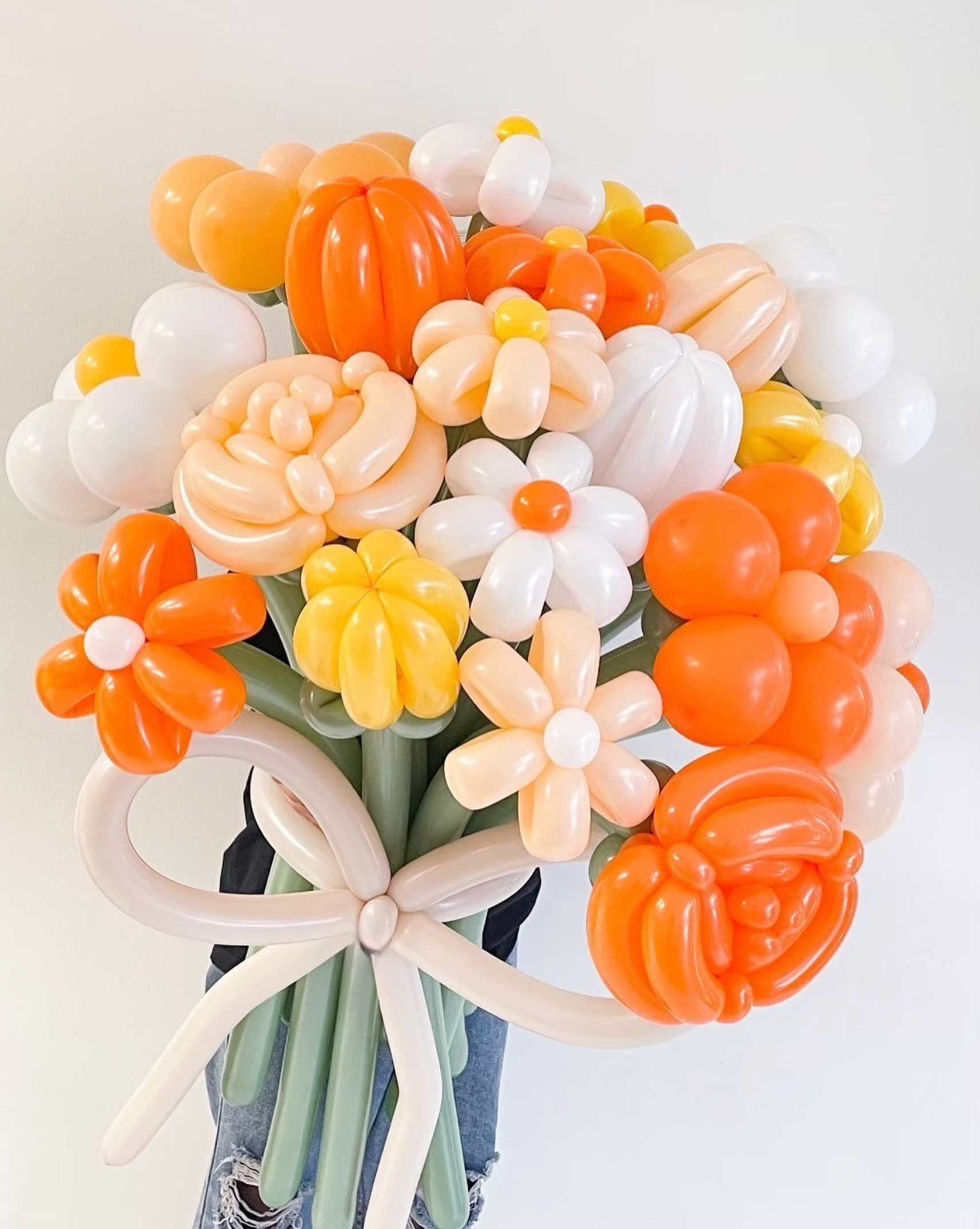 Honey Hug – Balloon Flower Bouquet - BestBloomBuddy