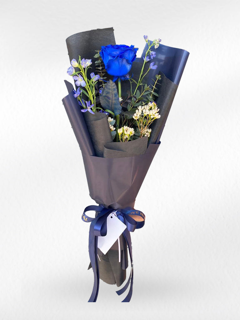 Blue Knight – Single Blue Rose Bouquet - BestBloomBuddy
