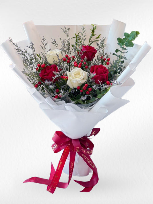 Snowy Love – 5 White & Red Rose with Hypericum Berry Bouquet