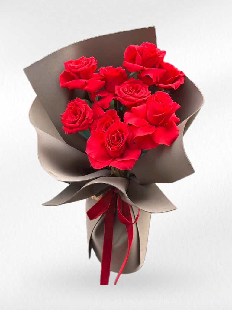 Deep Love – 10 Red Roses Bouquet (Black Wrap) - BestBloomBuddy