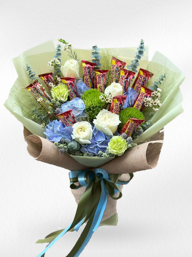 Blossom Crunch – Fresh Flowers & Wafer Chocolate Bouquet