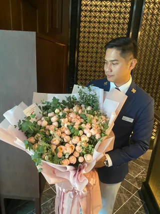 Forever in Bloom — Premium Grand Pink Spray Rose Bouquet