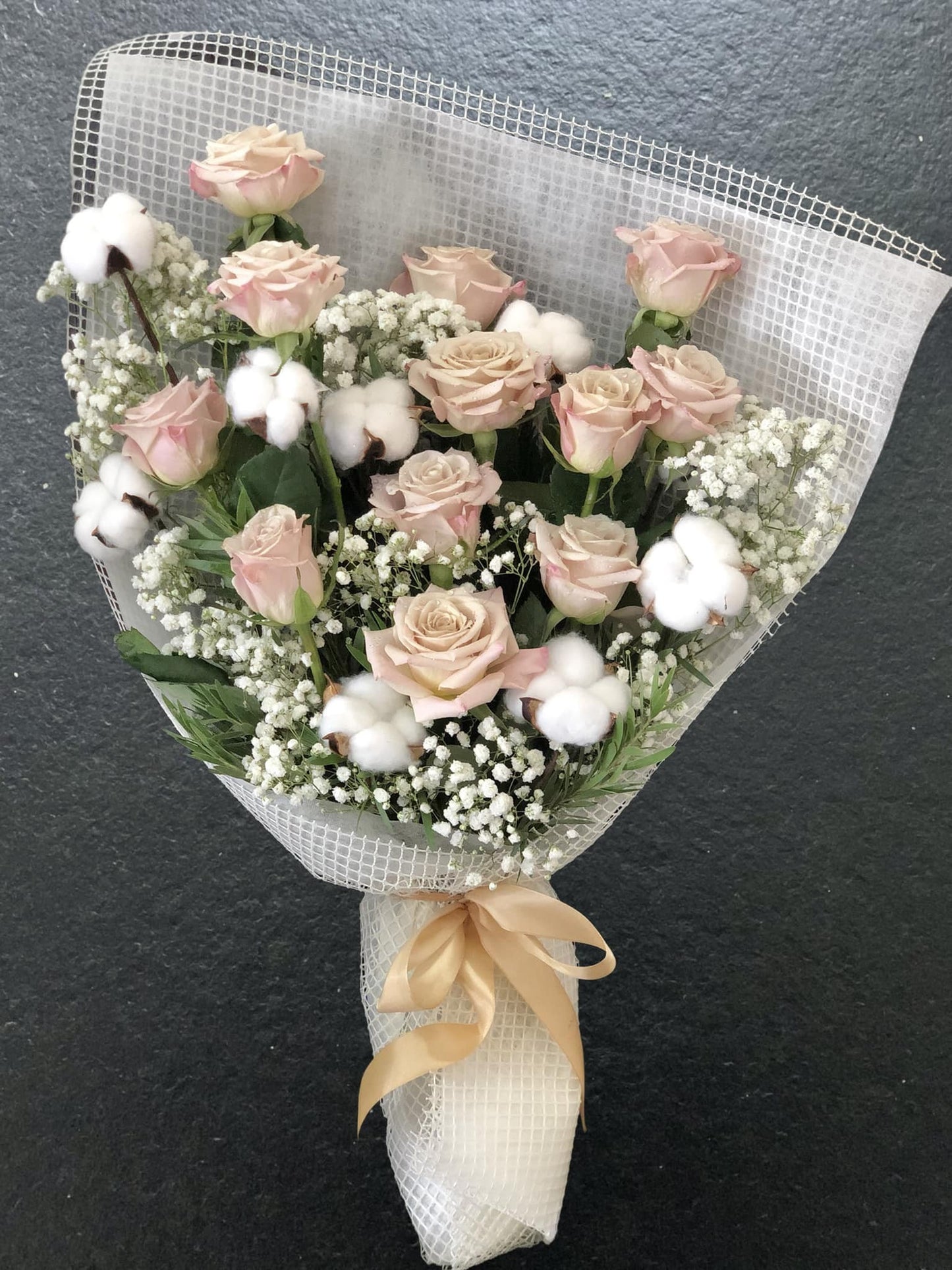 Soft Nest – 12 Cappuccino Roses with Cotton Bouquet