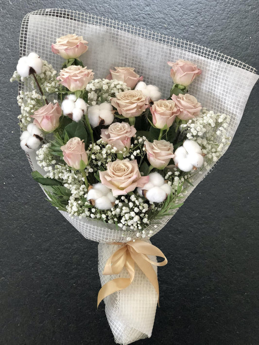 Soft Nest – 12 Cappuccino Roses with Cotton Bouquet