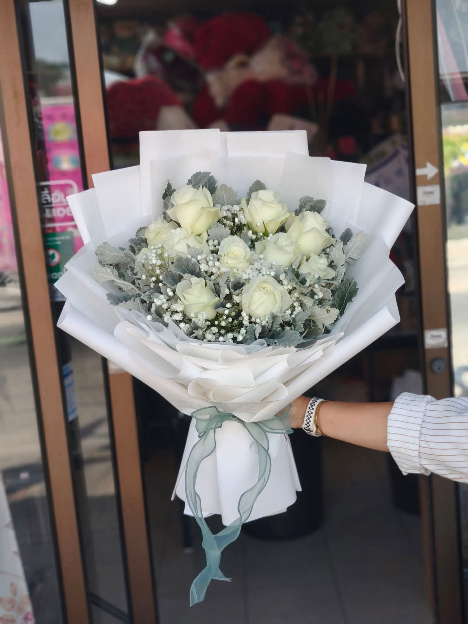 Icy Elegance - 10 White Roses Bouquet - BestBloomBuddy