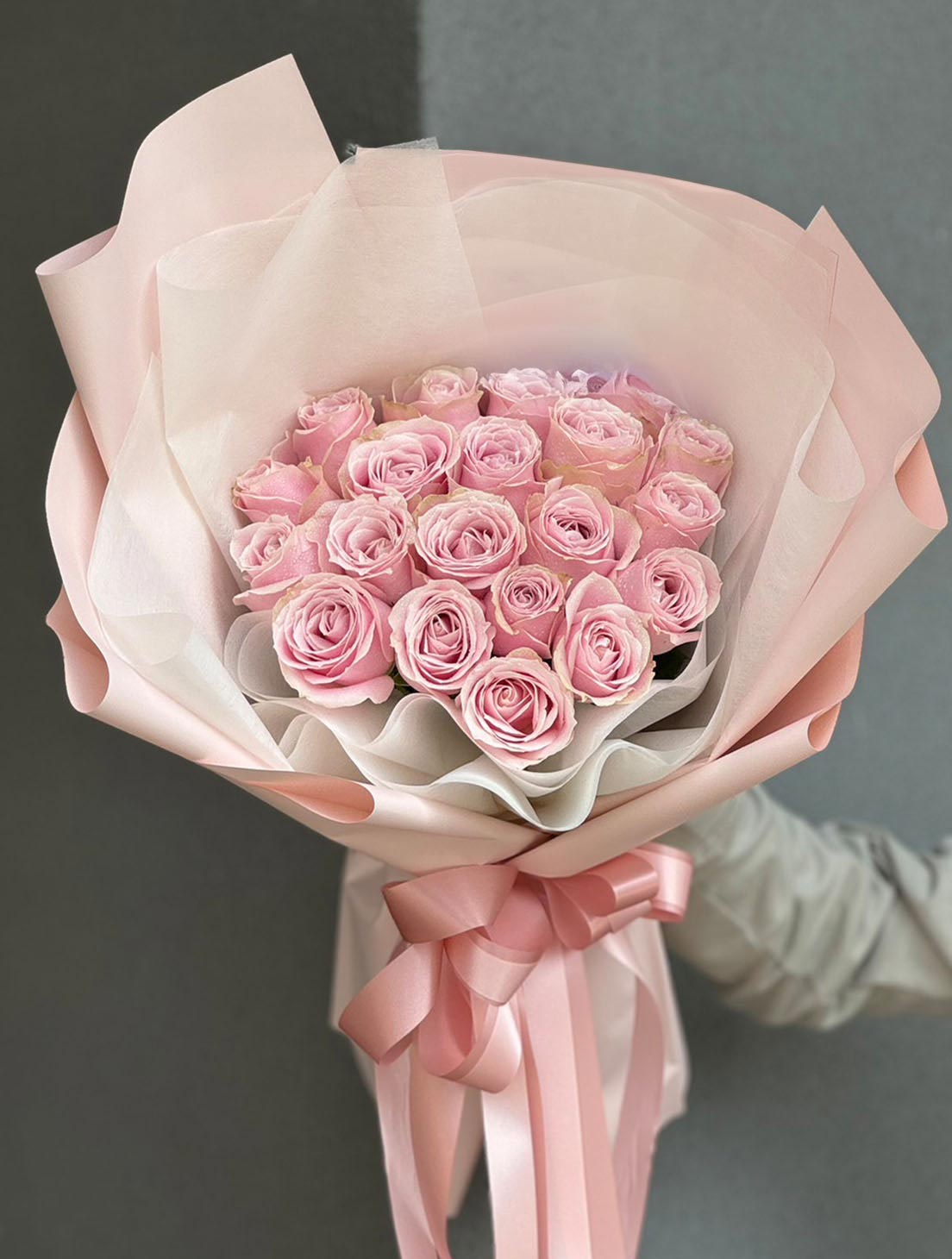 Lover’s Bloom - 20 Pink Roses Bouquet - BestBloomBuddy
