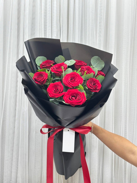 Midnight Rouge – 10 Red Roses Bouquet - BestBloomBuddy
