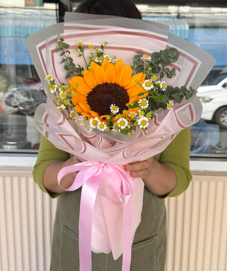 Sunbeam Kiss – Single Sunflower Bouquet - BestBloomBuddy