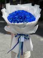 Ocean Heart – 50 Blue Roses Bouquet - BestBloomBuddy