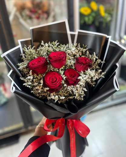 Dark Romance - 5 Red Roses Bouquet
