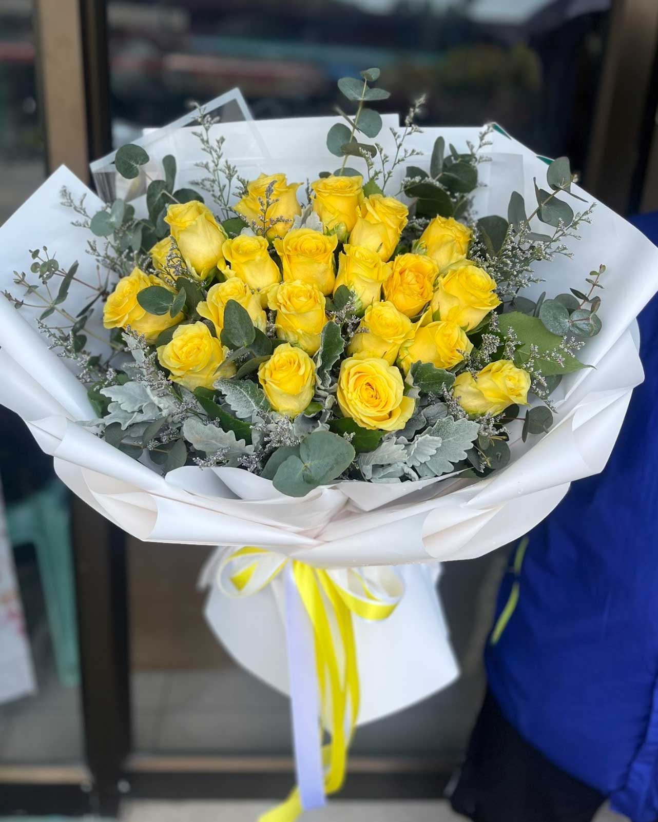 Bright Elegance - 20 Yellow Roses Bouquet