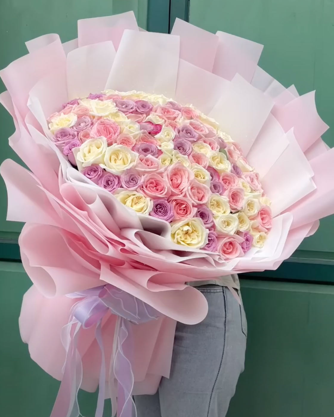 Pastel Darling – 100 Roses Bouquet