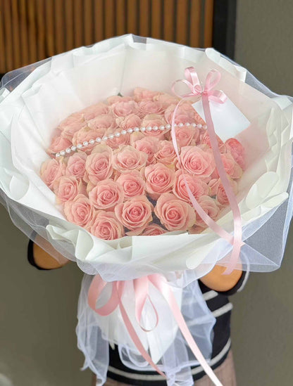 Bridal Veil – Pink Rose Bouquet
