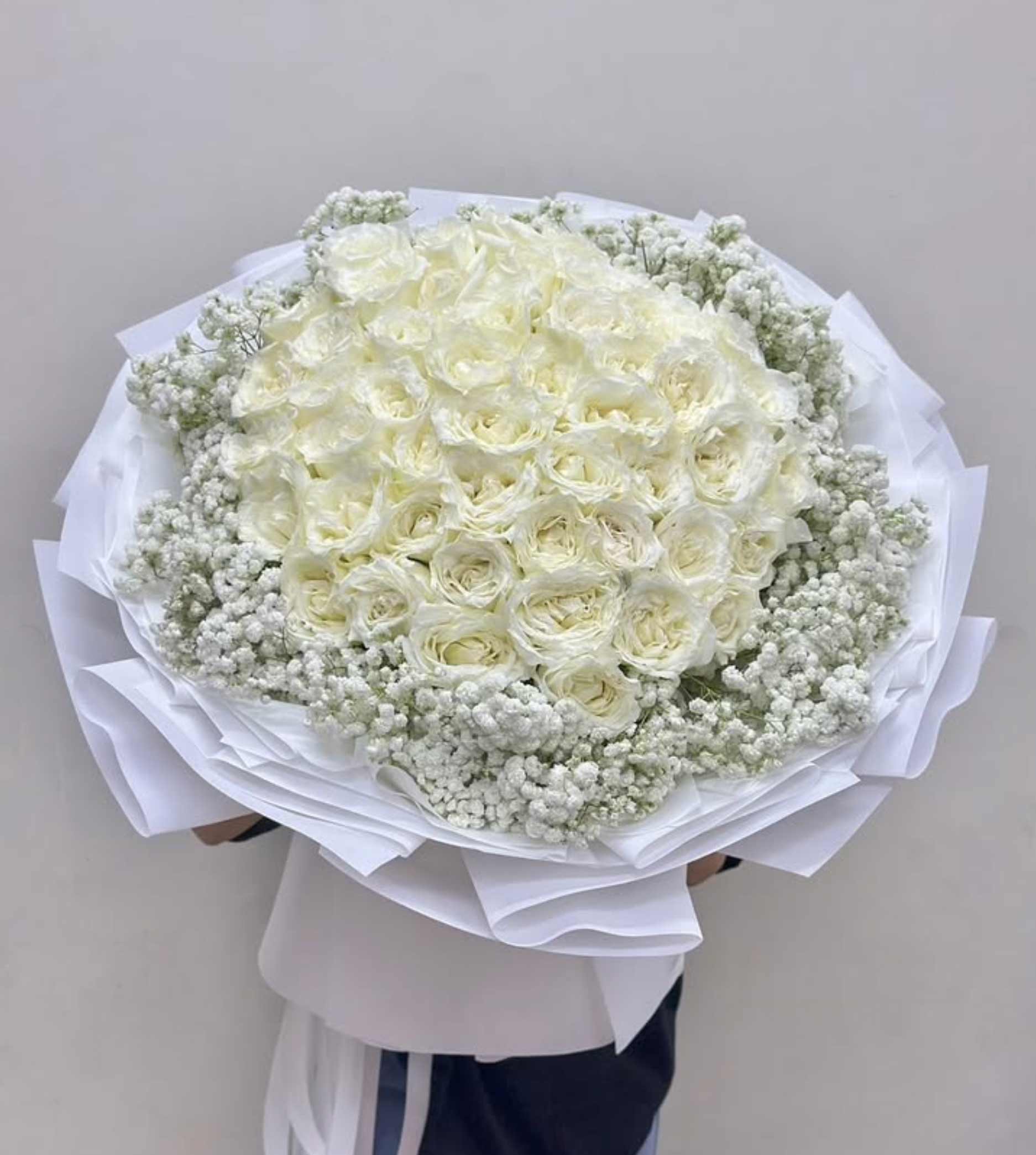 Snow Kiss – 40 White Roses Bouquet