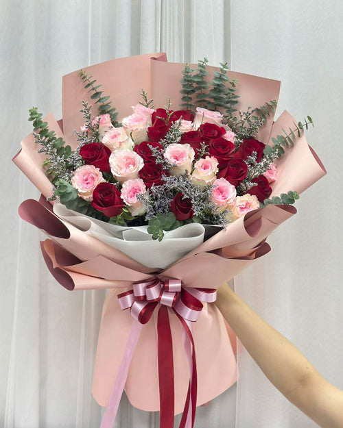 Crimson Blush – 30 Mixed Pink & Red Roses with Eucalyptus - BestBloomBuddy