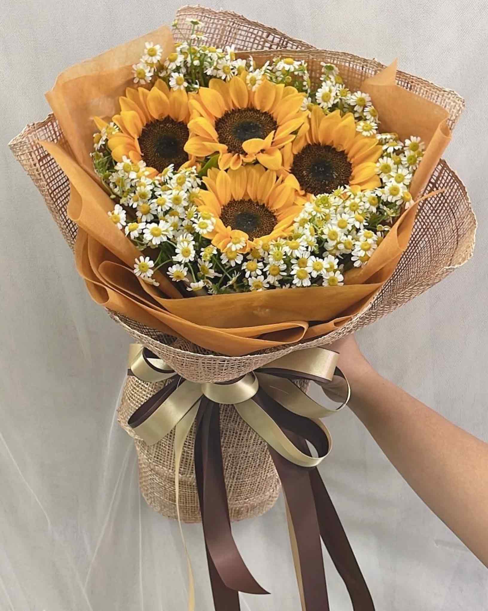 Honey Glow –  Sunflower Bouquet
