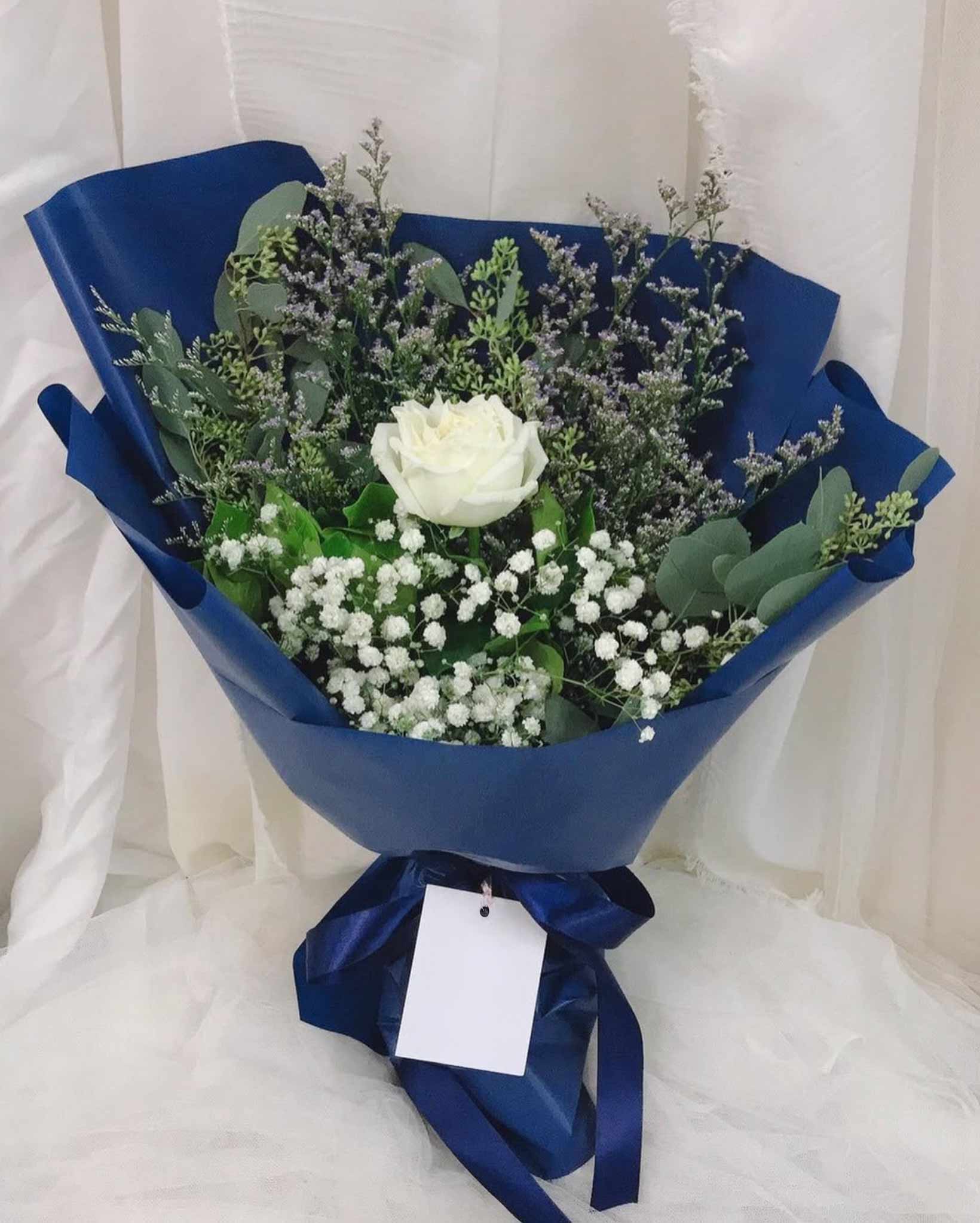Blanc Poise – Single White Rose Bouquet - BestBloomBuddy