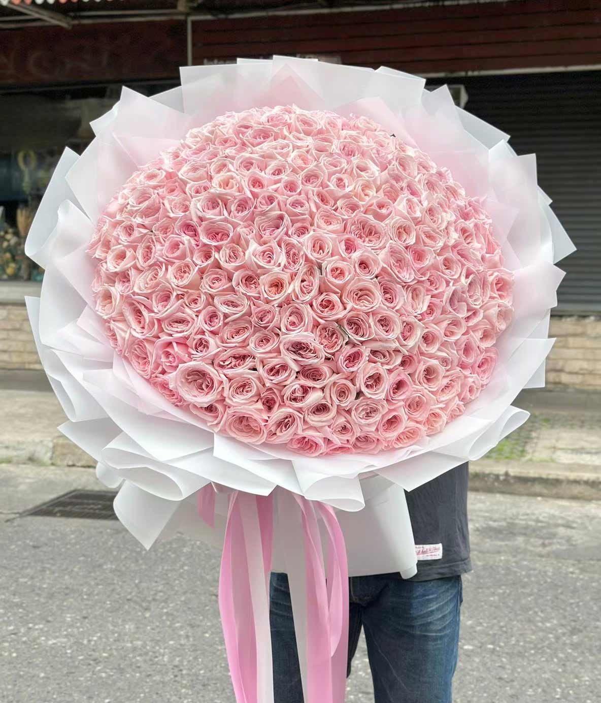 Sugar Dream - 100 Roses Bouquet - BestBloomBuddy
