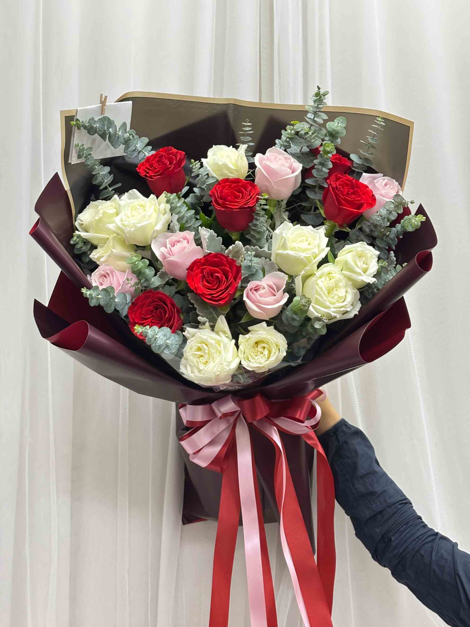 Eternal Grace - 20 Mixed Roses Bouquet - BestBloomBuddy