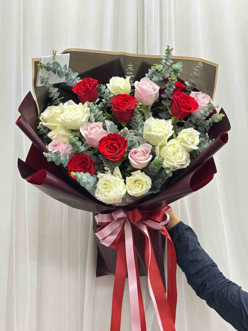 Eternal Grace - 20 Mixed Roses Bouquet - BestBloomBuddy