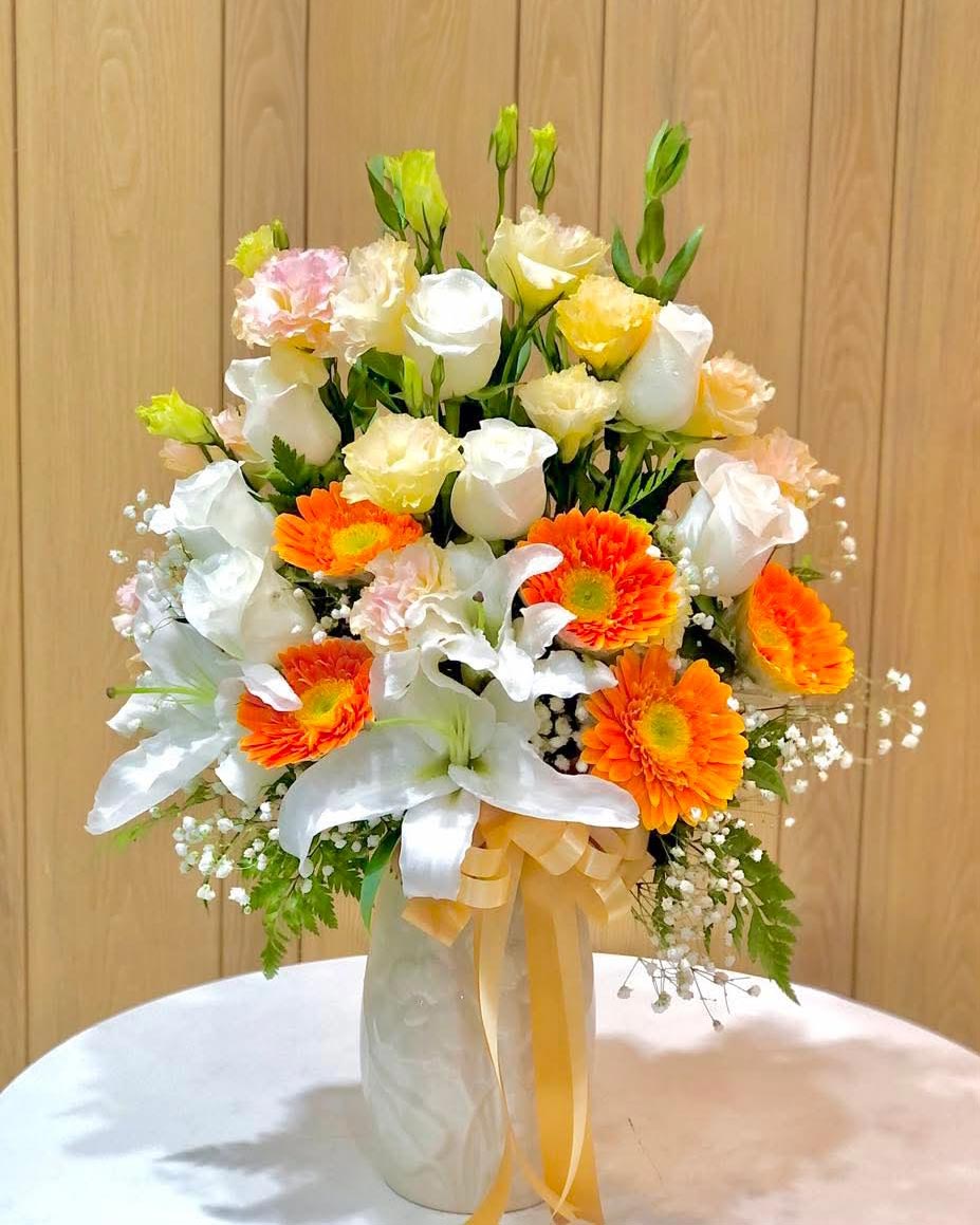Hopeful Glow – Flower Vase