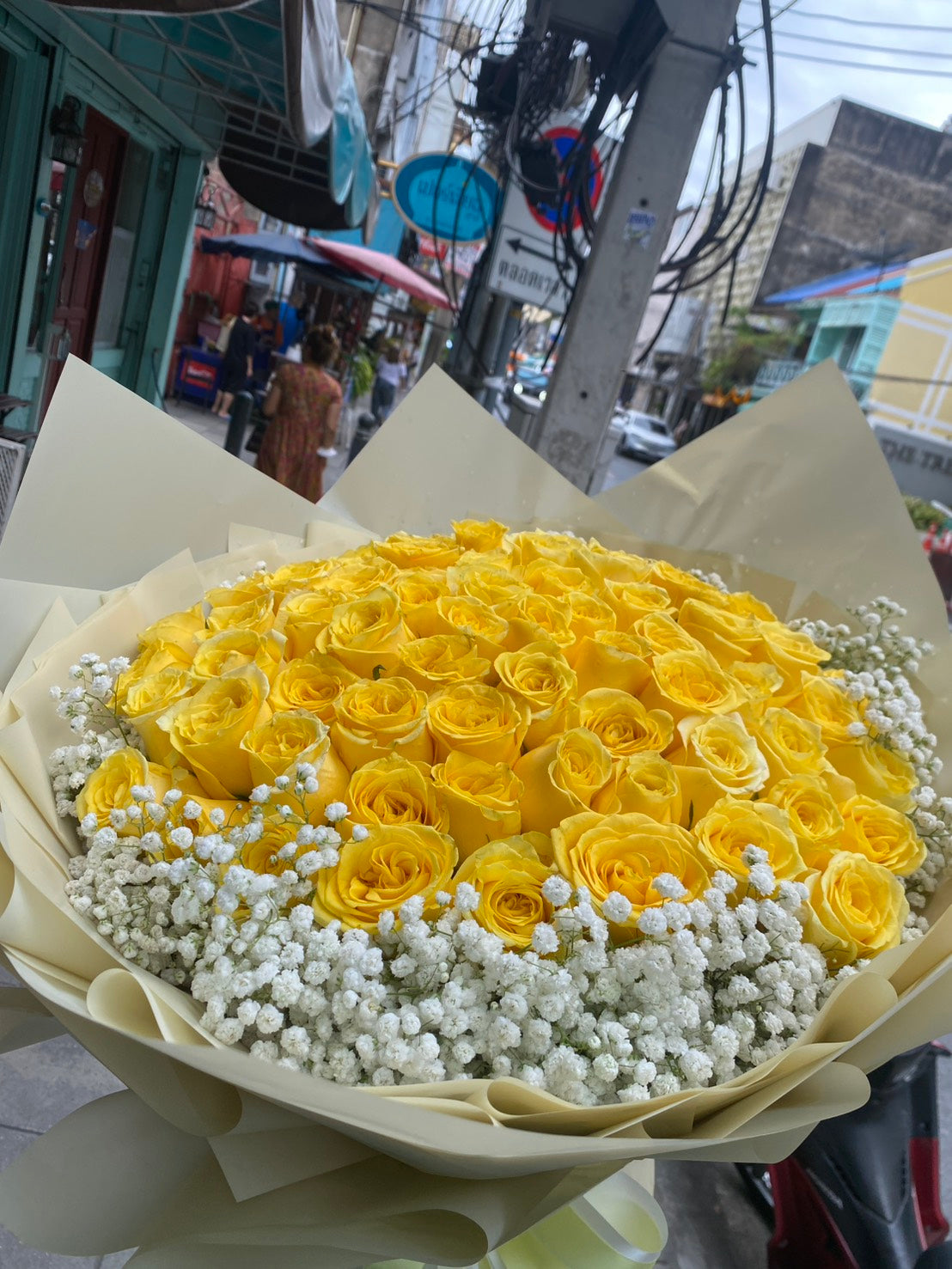 Aurora Romance – 100 Yellow Roses Bouquet