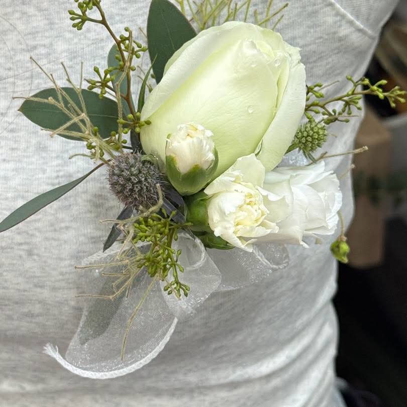 Boutonniere (Fresh Flower) - BestBloomBuddy
