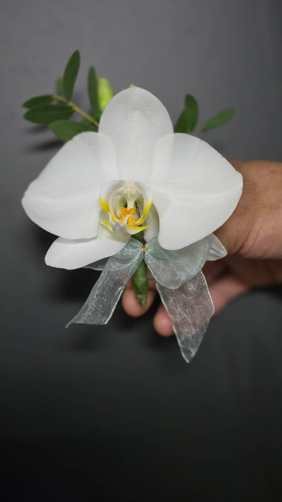 Boutonniere (Fresh Flower) - BestBloomBuddy
